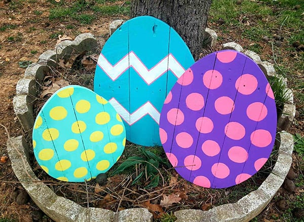 pallet decorated easter eggs