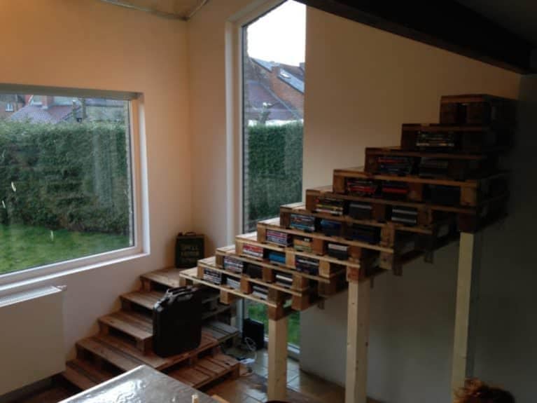 Pallet staircase doubling as a book shelf