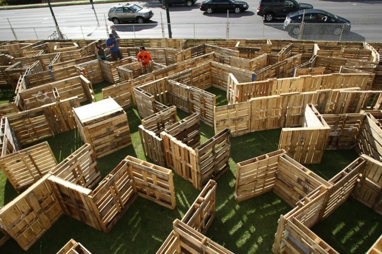 Pallet maze