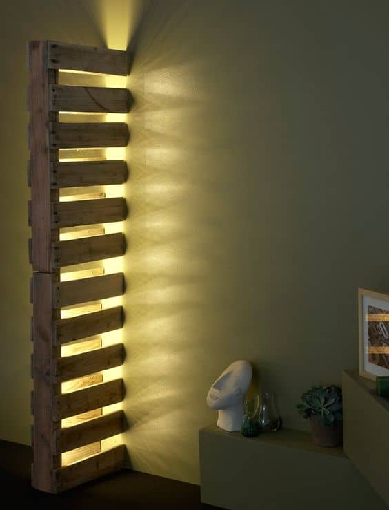 standing pallet lamp