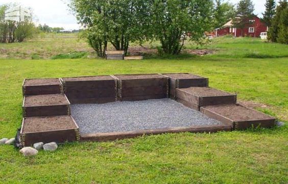 raised pllanter beds made with pallet collars