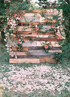 Pallet flower wall