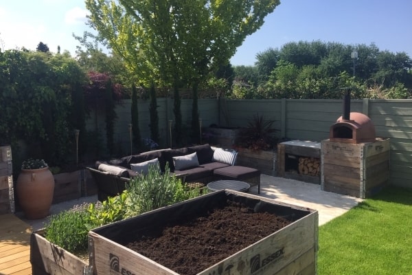 pallet collars in italian style garden