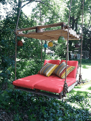 Pallet hanging chair