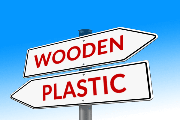 Sign displaying wooden vs plastic