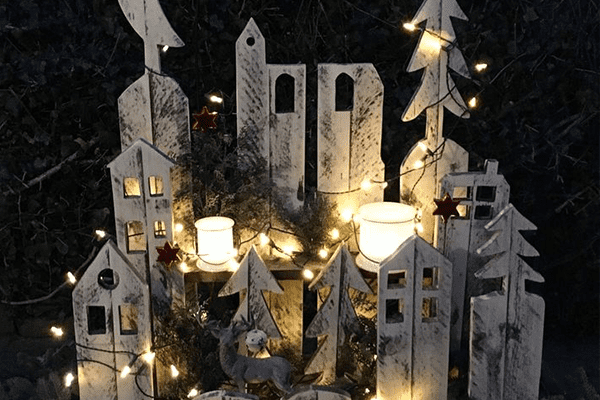 pallet christmas village decoration
