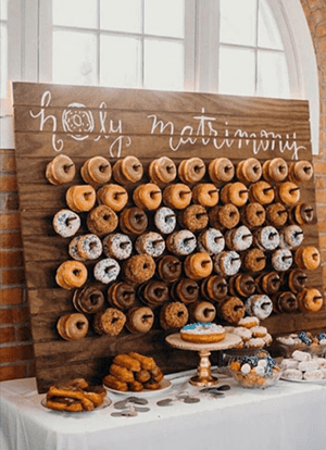 doughnut wall made with pallets