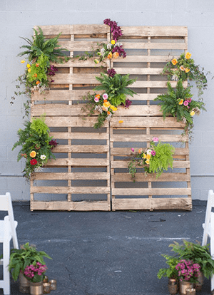 Pallet flower wall