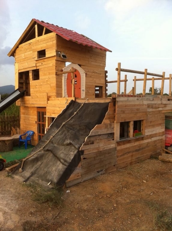 Large pallet playhouse