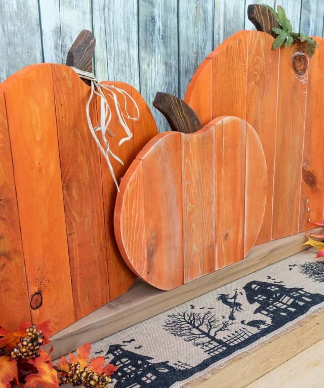 pallet pumpkins