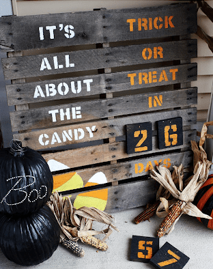 wooden pallet countdown sign for halloween