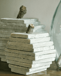 white wooden pallet pumpkins