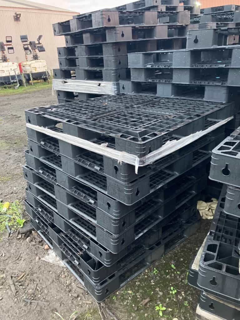 43 inch Square / 1100mm x 1100mm Plastic Pallet Economy Universal