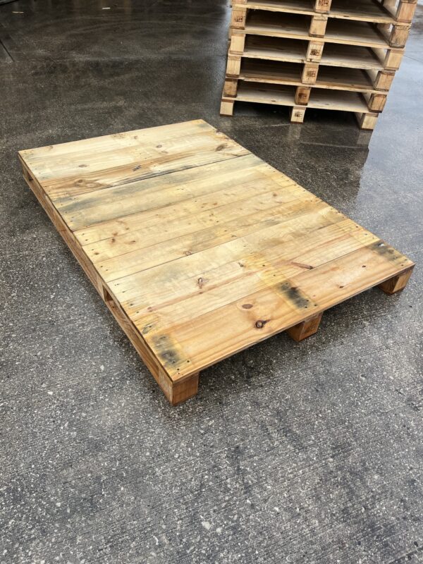 1600 x 1100 wooden pallet with sold top close boarded